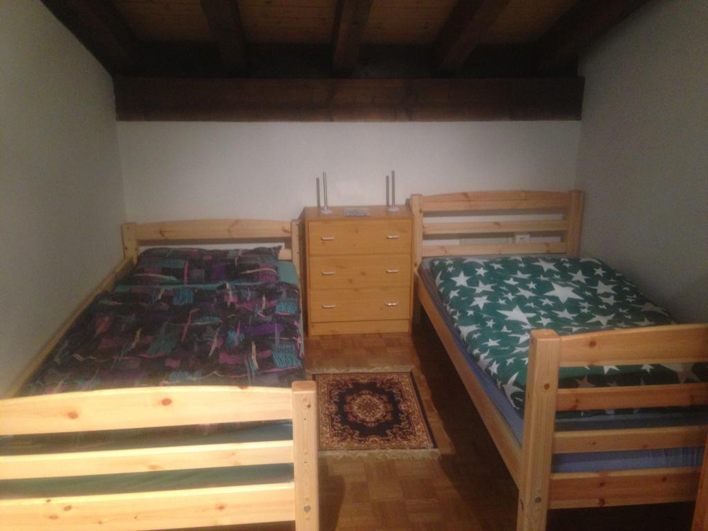 Apartment Plauncas Acletta Disentis Pokoj fotografie